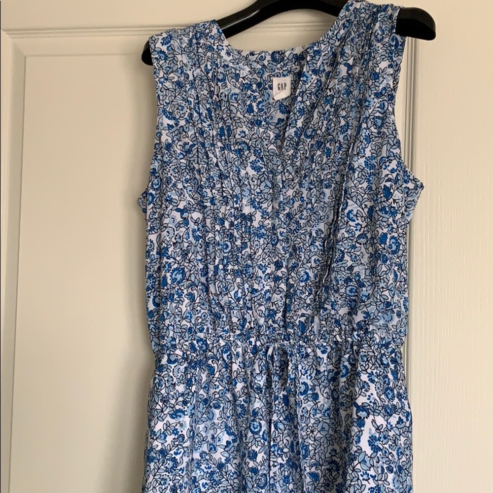 Sleeveless dress
